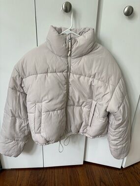 H&M Cropped Puffer Jacket in Light Taupe